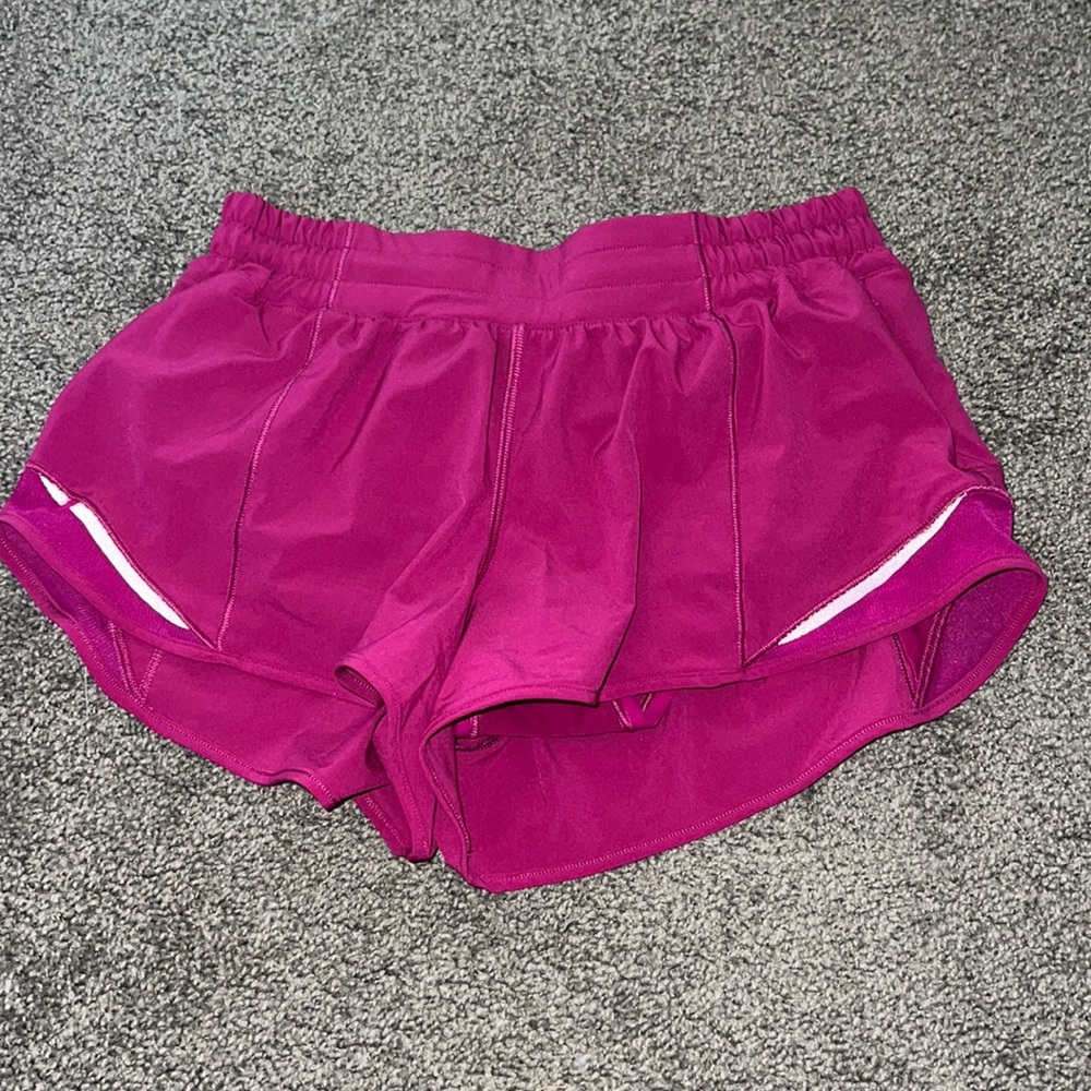 Lululemon Hotty Hot Shorts 2.5”